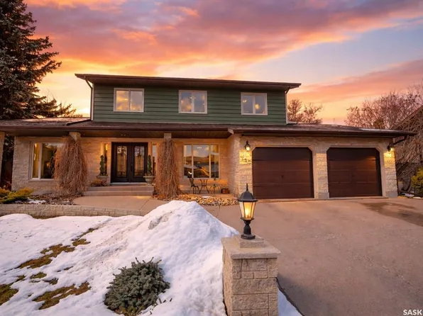715 Emerald BAY, Saskatoon, SK S7J 4E3