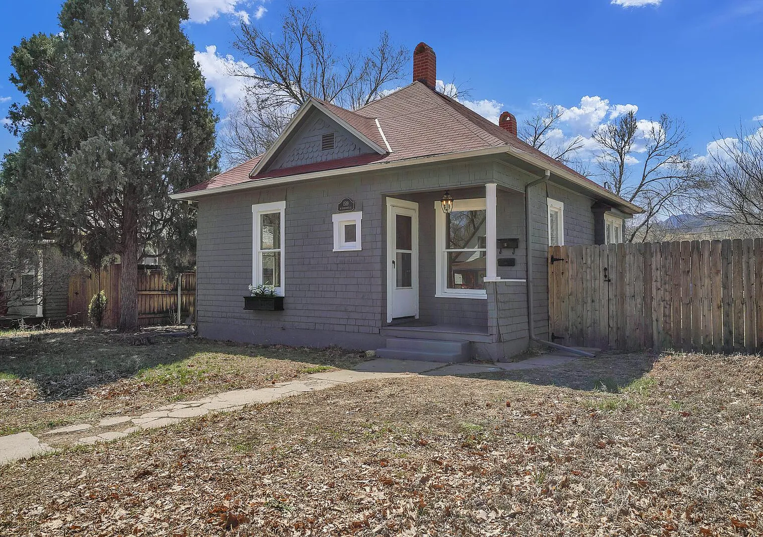 1519 W Cucharras St — Photo 2