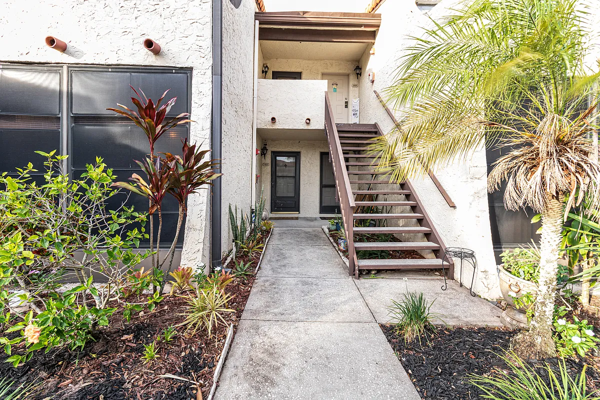 Building Photo - 2587 Cyprus Dr #102