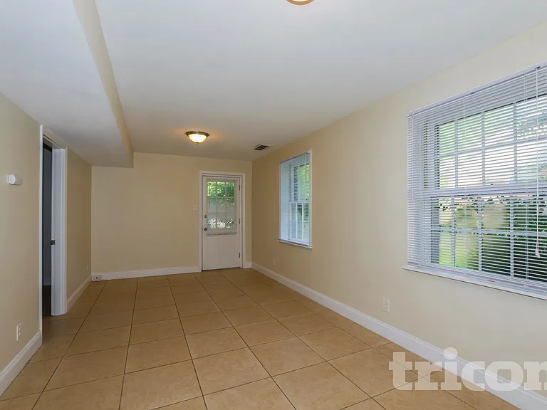 4200 Gladstone Ln — Photo 9