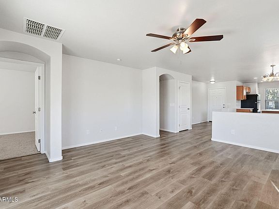 5th image of 1611 W La Salle Street