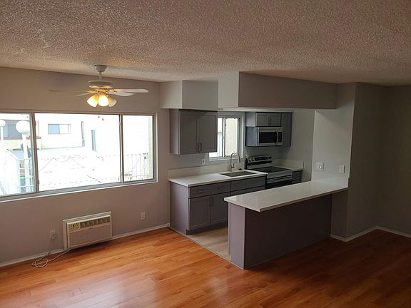 4th image of 6911 Haskell Ave #210