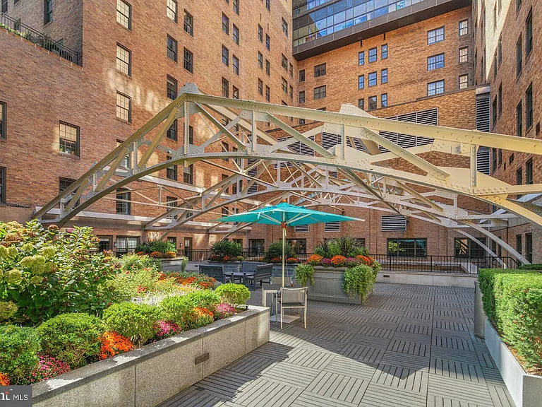 219 S 18th St #29-1016 — Photo 21