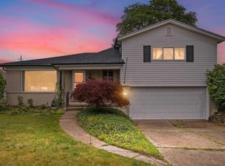 28368 Besmore Dr, Warren, MI 48093