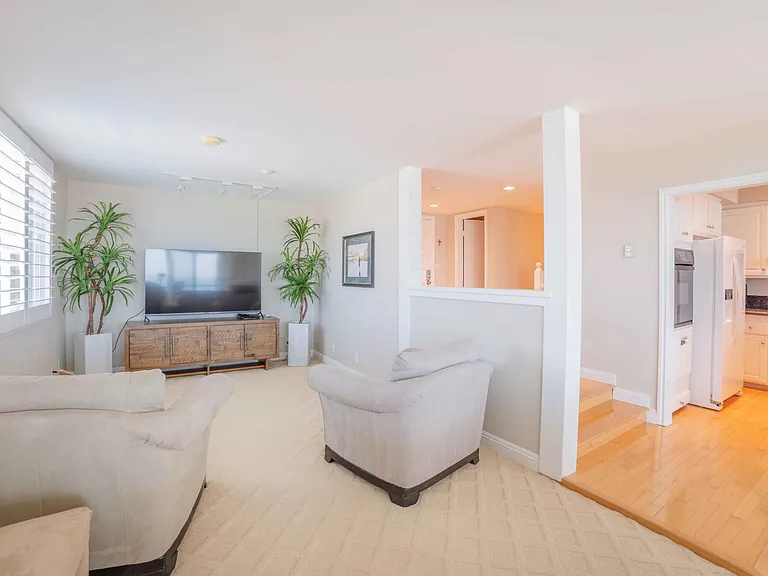 1007 S Catalina Ave — Photo 8