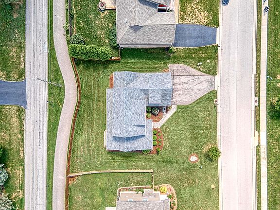 5th image of 1706 Asher Ln
