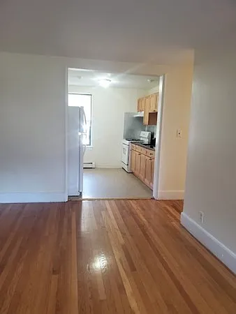 3 bed, 1.0 bath, 812 sqft, $3,100 — Photo 3