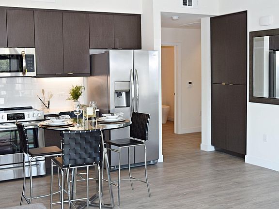 4th image of 1445 Washington St #305