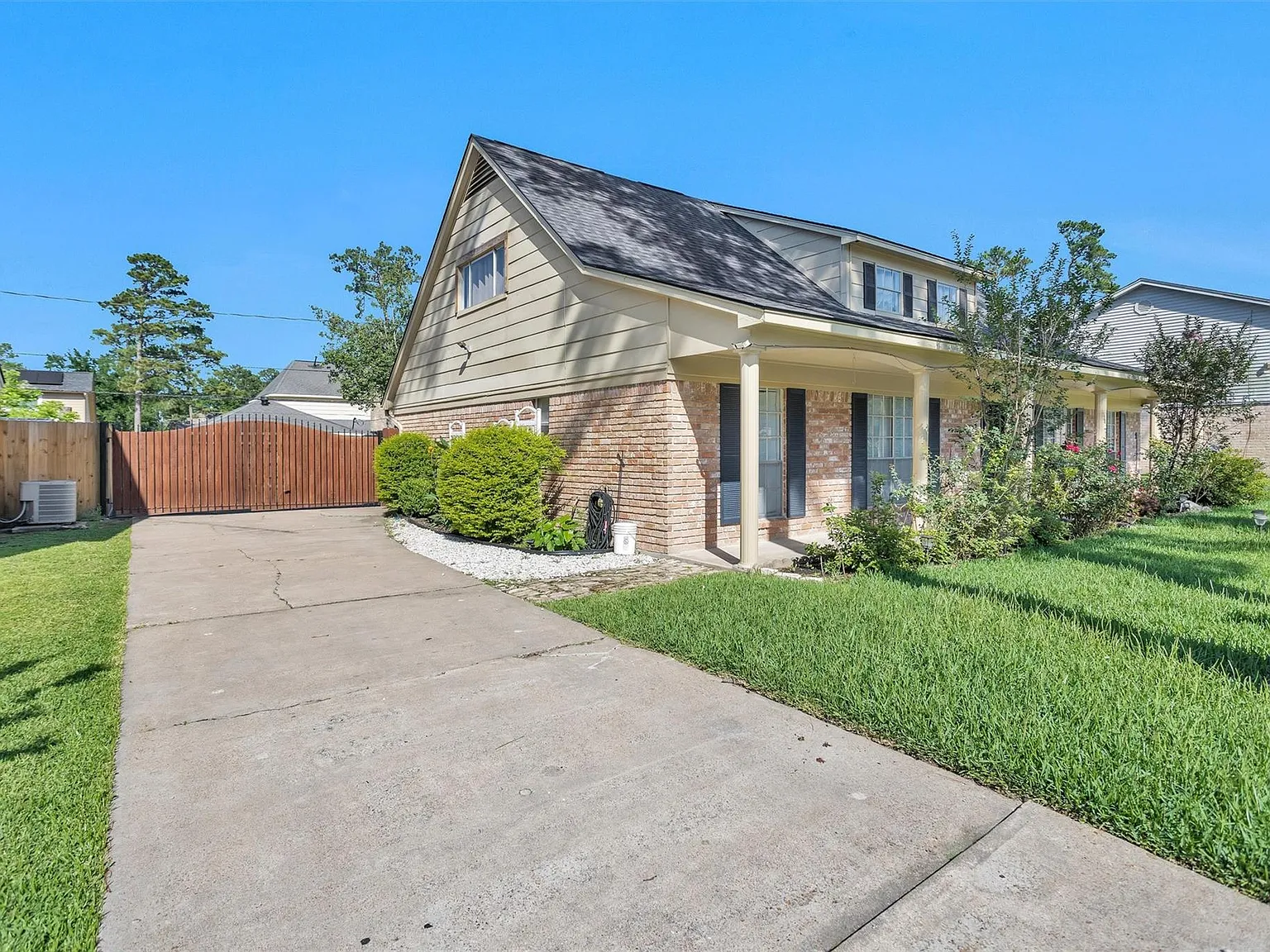 4 bed, 2.5 bath, 2669 sqft, $2,400 — Photo 4