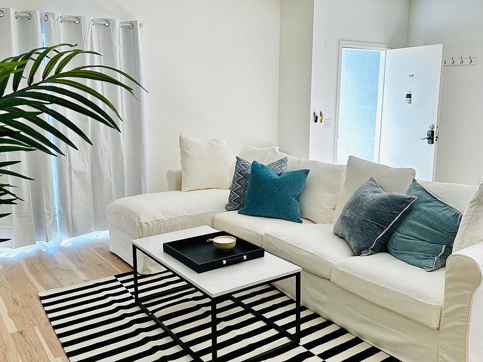 1st image of 1315 26th St #105