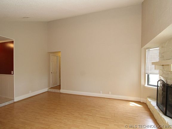 4th image of 1028 E 138th St