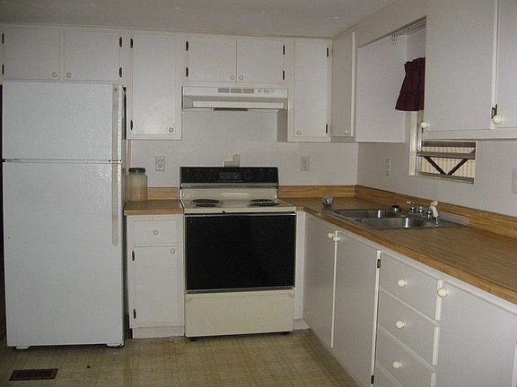2nd image of 13118 Lime Ave