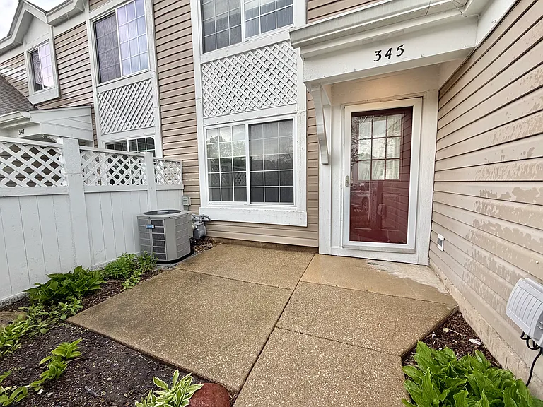 345 Gregory St — Photo 3