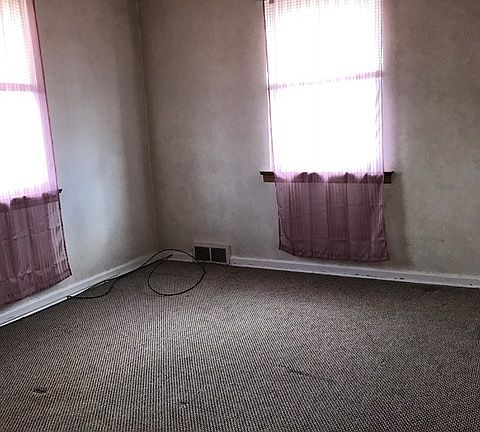 5th image of 48 Girard St