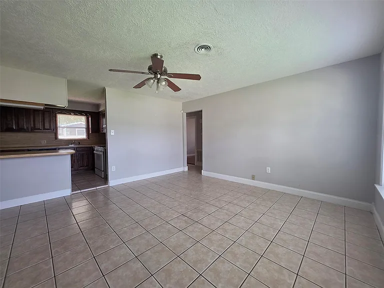 705 N Circle Dr — Photo 9