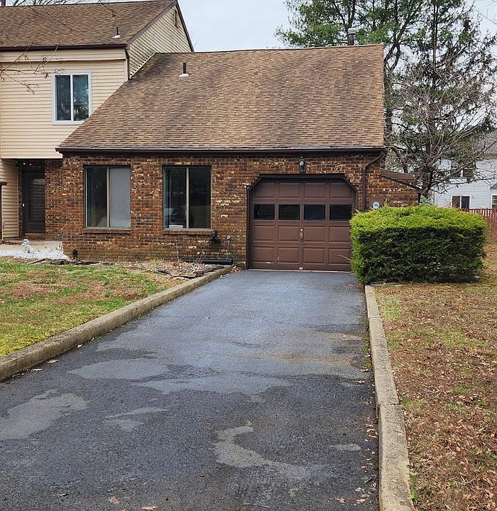 1st image of 12 Coventry Ct