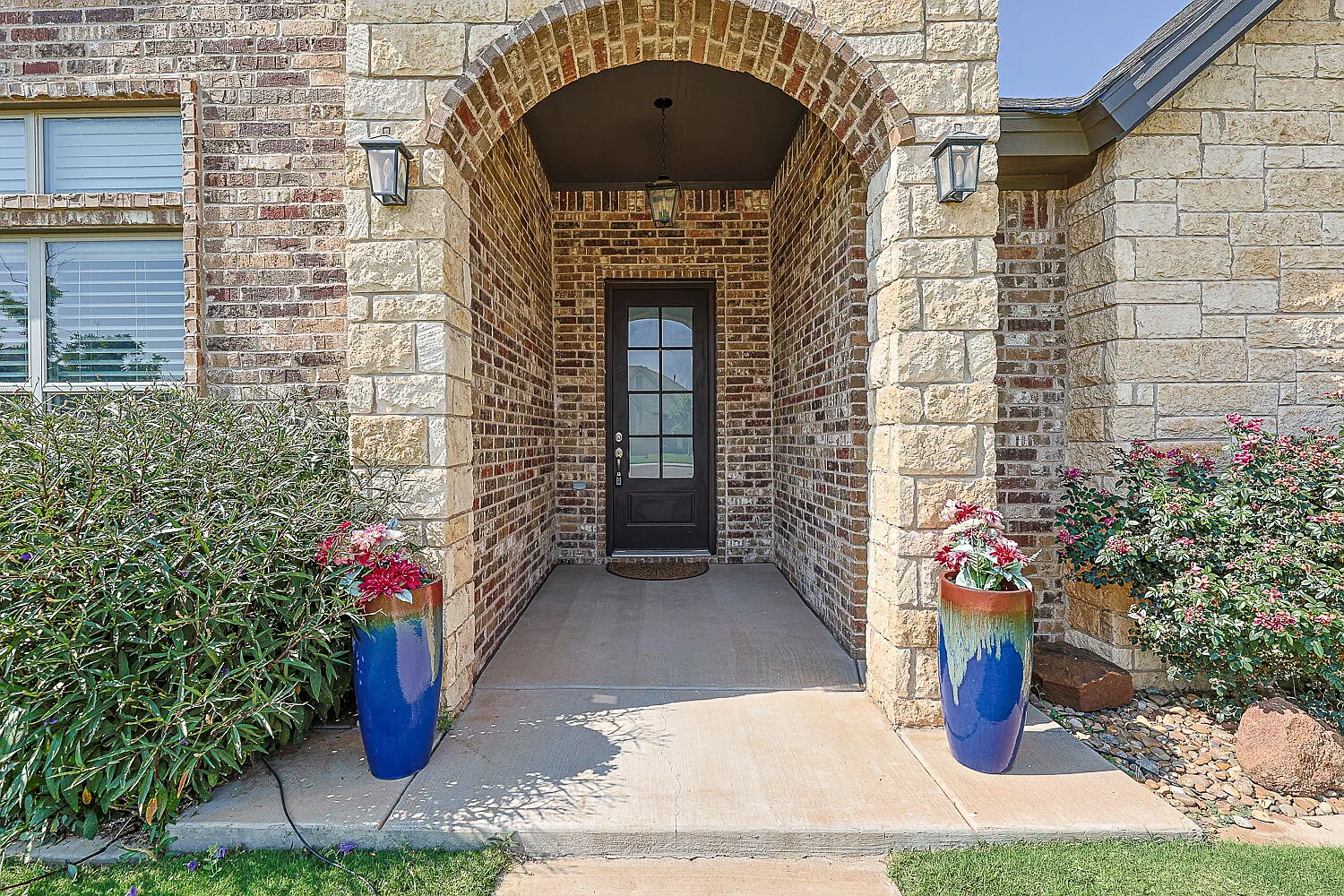 4 bed, 3.0 bath, 2548 sqft, $3,500 — Photo 4