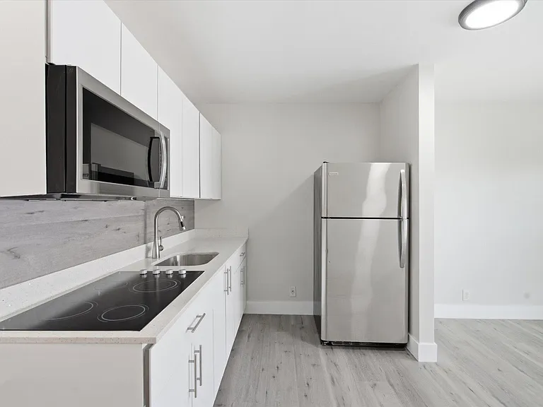 1638 Plunkett St #11 — Photo 7