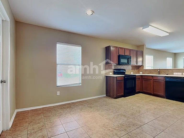 9001 Quarry Ridge Trl — Photo 4