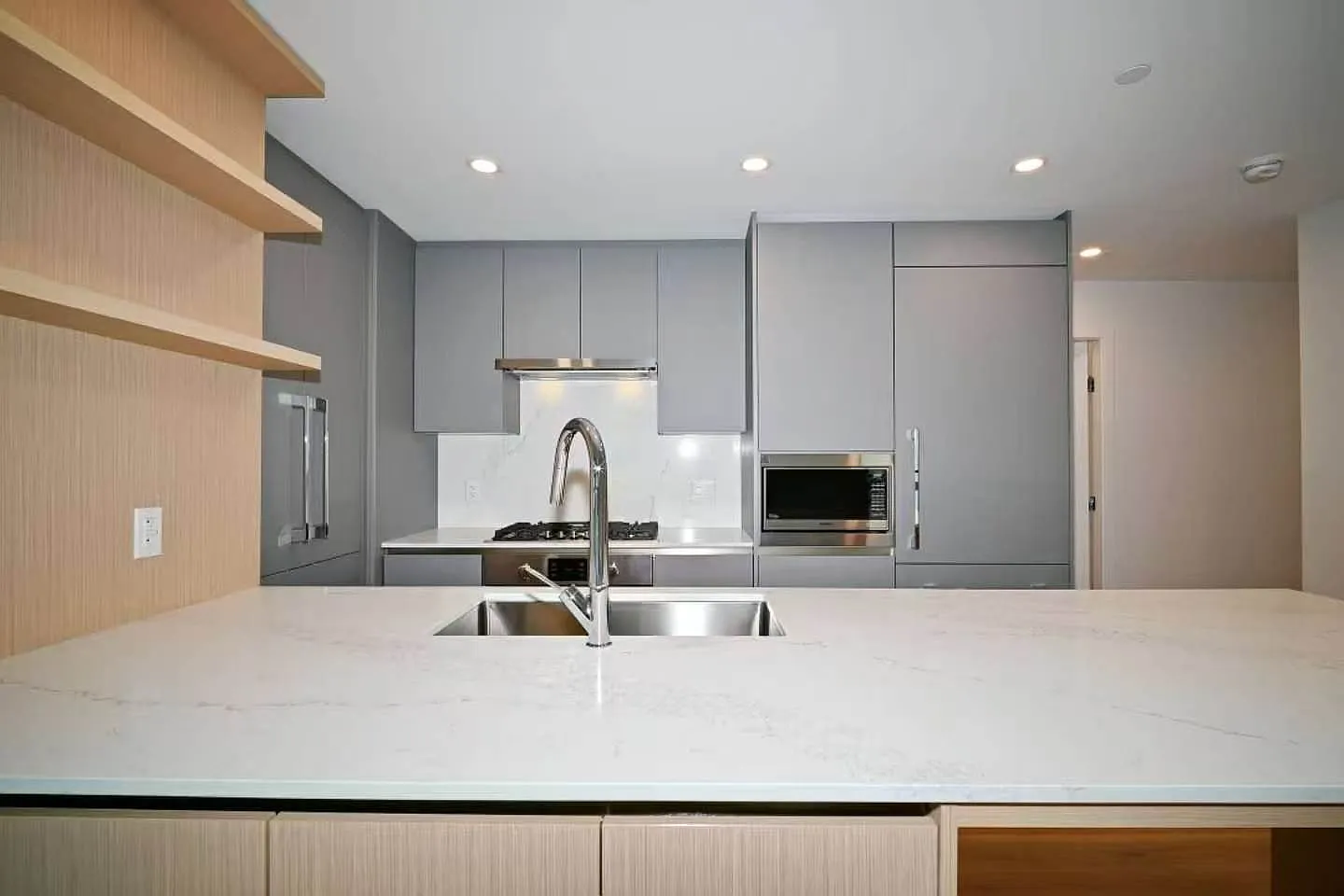 2 bed, 776 sqft, $3,000 — Photo 1