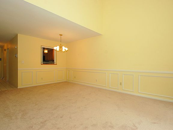 5th image of 102 Pinebrook Dr #102