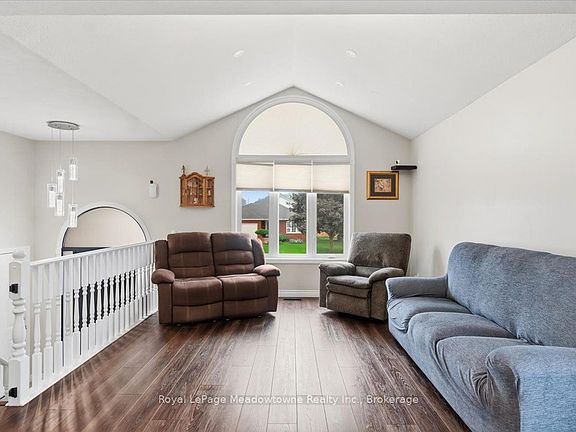 4th image of 15 Sharpe St