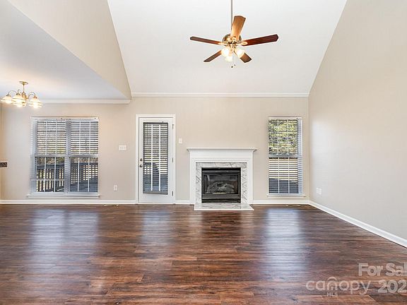 3rd image of 140 Tennyson Ct