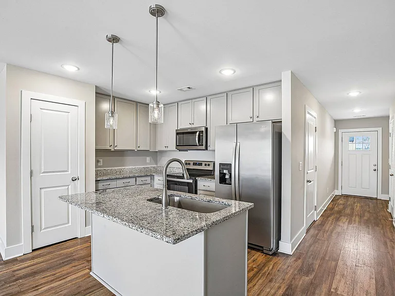 South Maple Townhomes — Photo 8