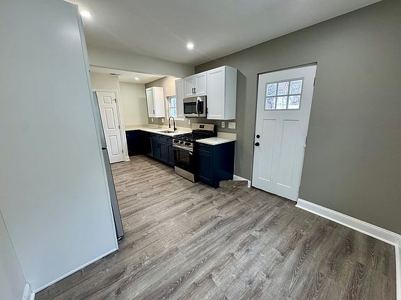 4th image of 2413 Woodstock Ave Floor 2