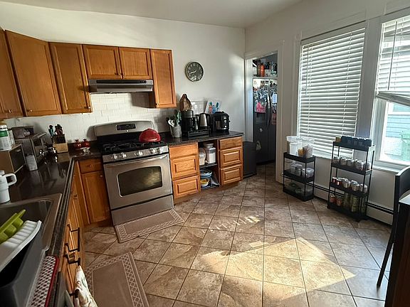 5th image of 39 Union St