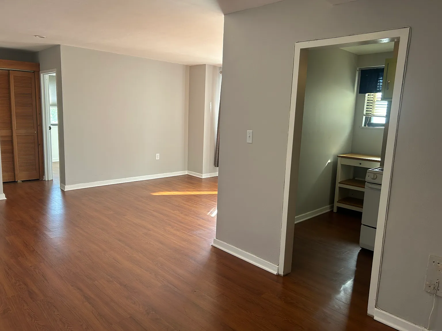1 bed, 687 sqft, $1,100 — Photo 4