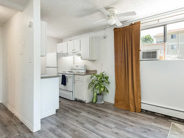 Carriage Green Apartments — Photo 4