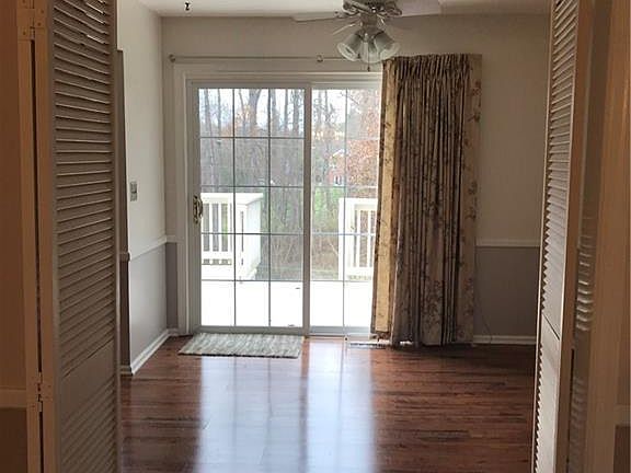 5th image of 146 Parkwood Dr