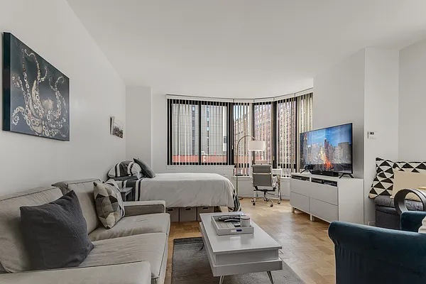 Rented by BARNES New York | media 9