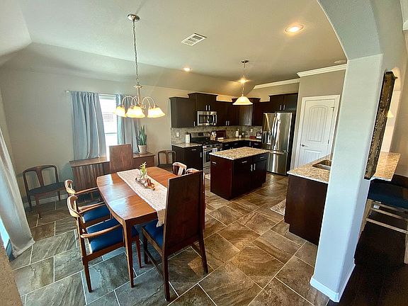 5th image of 504 W Laurel Ave
