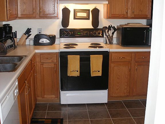 kitchen w/ brand new tile