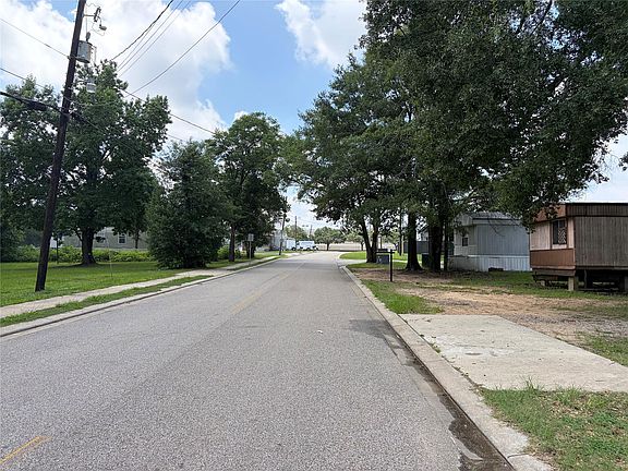 3rd image of 403 Young St Lot 16