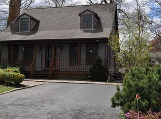 51 Wapping Dr, Bristol, RI 02809