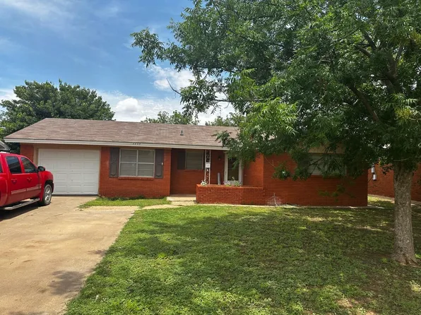 1103 W Harris St, Spur, TX 79370