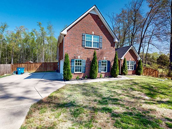 3rd image of 1505 Round Rock Dr