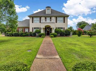 676 Country Place Dr, Pearl, MS 39208