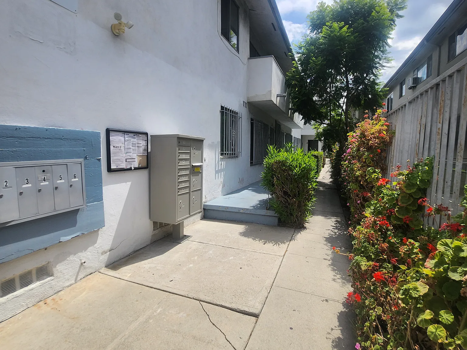 Studio, 600 sqft, $1,795 — Photo 3