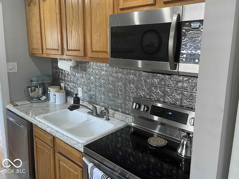 2nd image of 2038 Fisher Ave