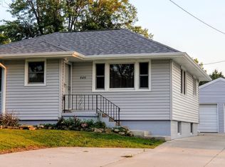 809 Palmer Ave, Oakland, IA 51560