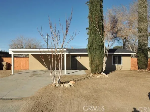 16246 Pine St, Hesperia, CA 92345