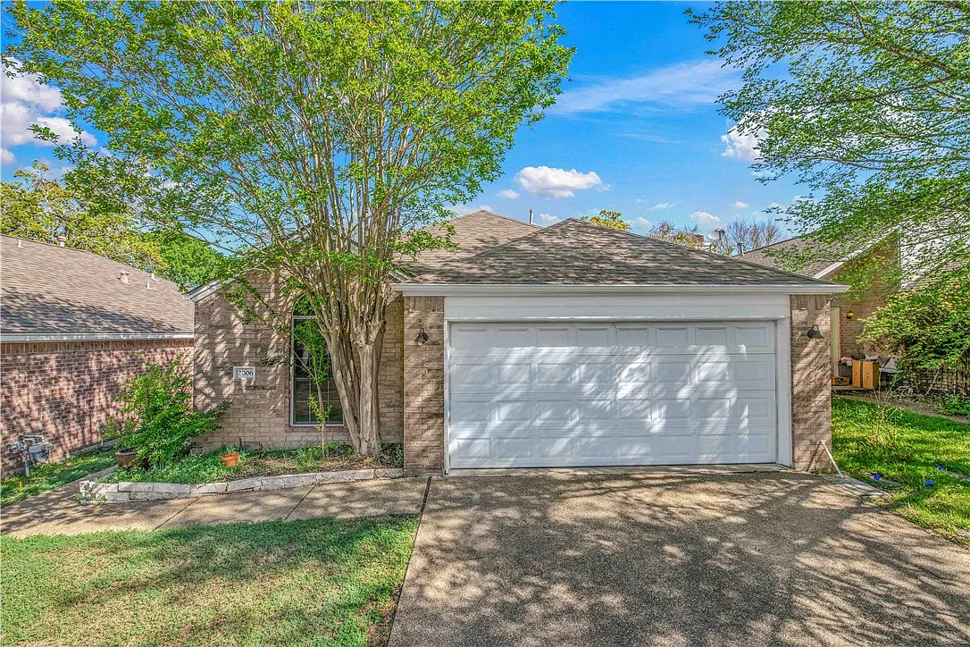 3 bed, 1652 sqft, $2,000 — Photo 1