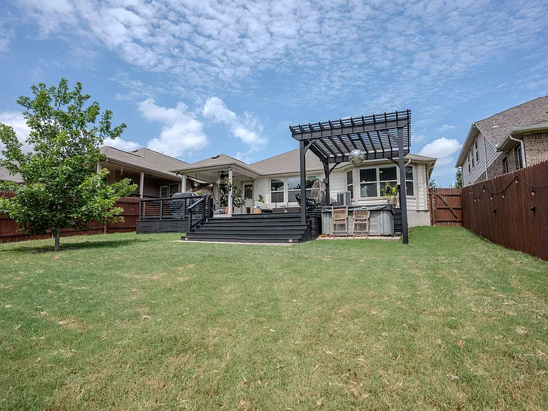 11813 Arran St — Photo 32