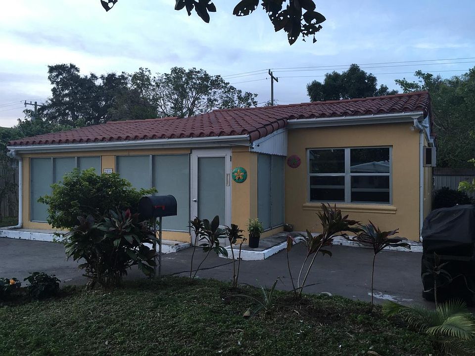 1st image of 2173 NE 181st St
