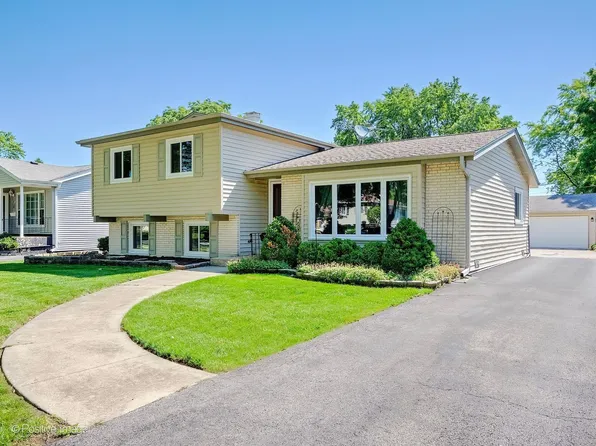 637 S Ellsworth Ave, Addison, IL 60101
