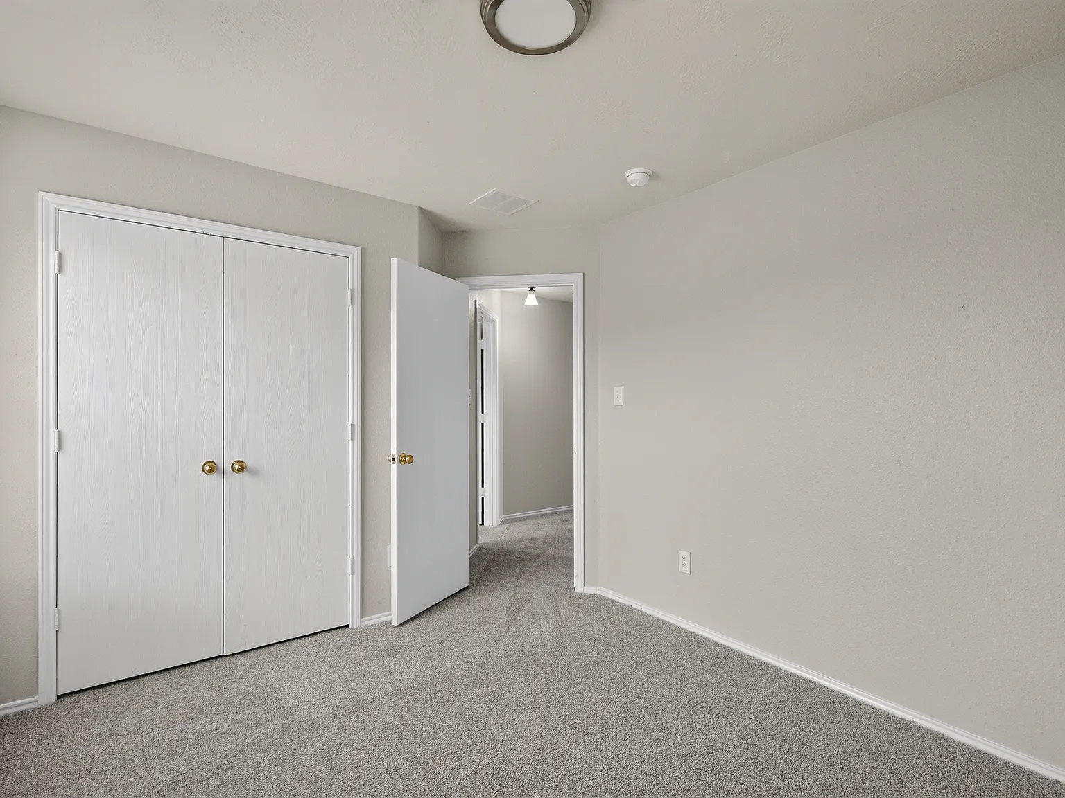 4 bed, 2.5 bath, 2260 sqft, $2,500 — Photo 4
